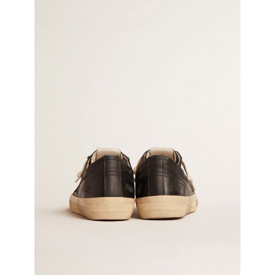 Women’s V-Star in black nappa leather with a black leather star